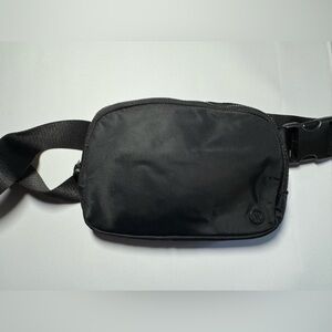 Lululemon Everywhere Belt Bag 1L Unisex used-good condition